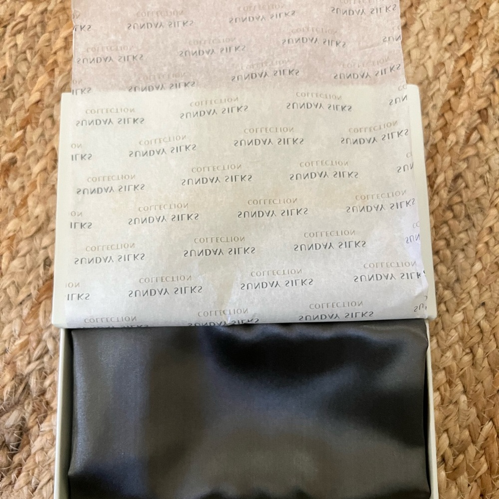 Sunday Silks Charcoal gray silk pillowcase- new in box